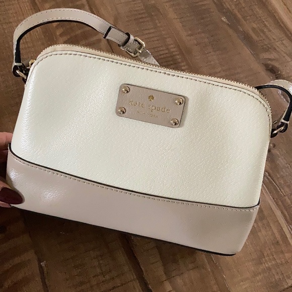 kate spade Handbags - Kate spade crossbody purse 👜